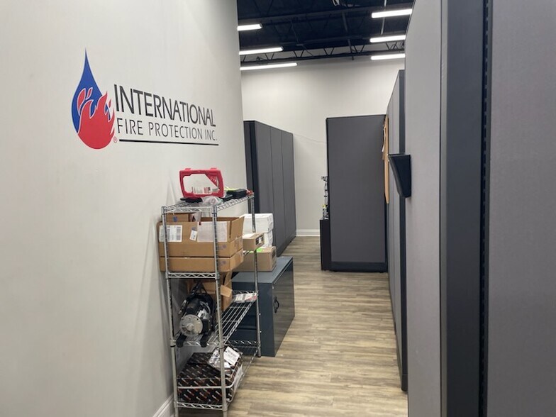 More Photos Of 5462 Able Ct, Mobile Light Distribution For Lease