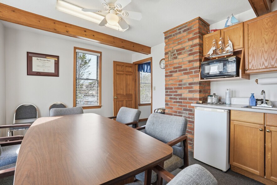 More Photos Of 8306 Ohio River Blvd, Pittsburgh Office For Sale