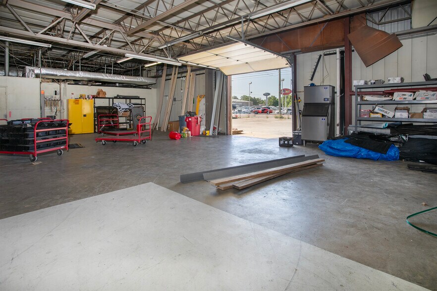 More Photos Of 127 SH 31, Longview Distribution For Lease