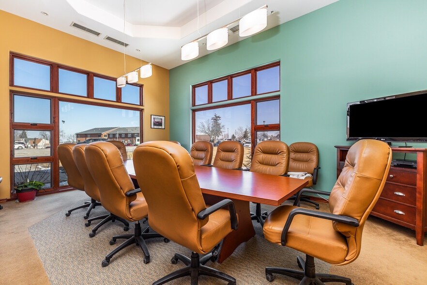 More Photos Of 1055 University Ave, Dubuque Office For Sale
