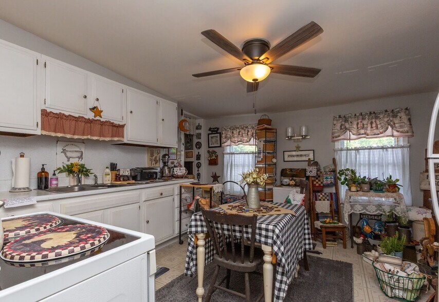 More Photos Of 371 Pittstown Rd, Pittstown Storefront Retail Residential For Sale