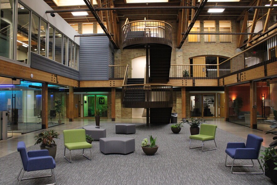 More Photos Of 1295 N Bandana Blvd, Saint Paul Office For Lease