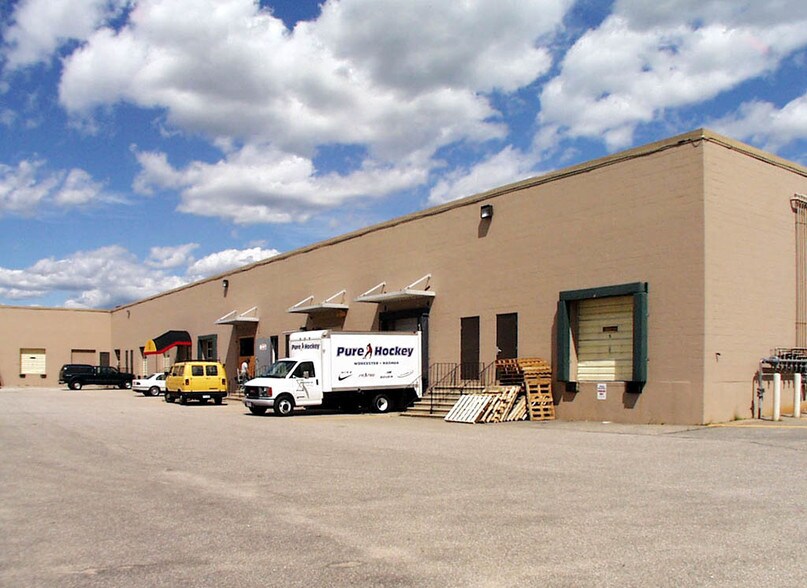 More Photos Of 522 Amherst St, Nashua Showroom For Lease