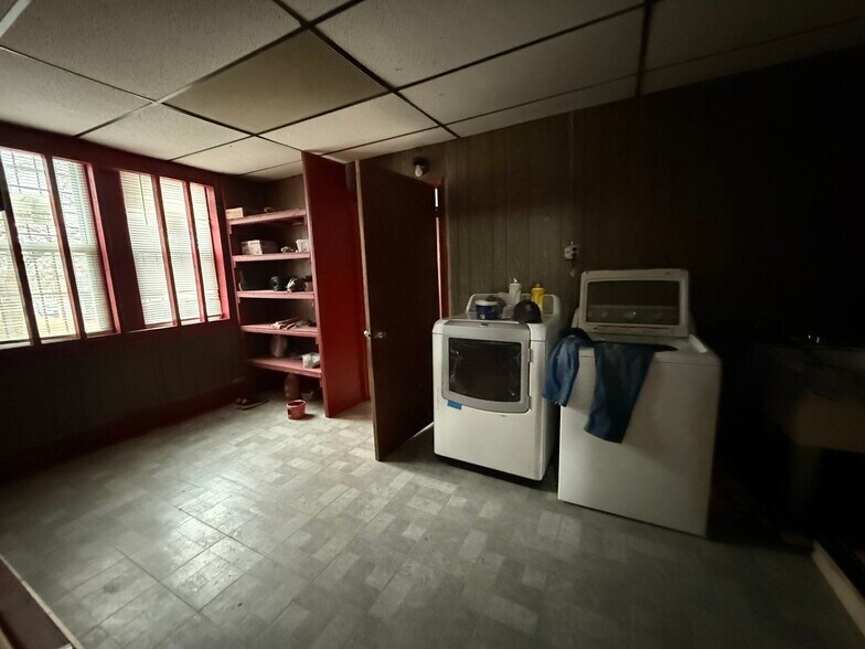 More Photos Of 6501 Elmwood Ave, Philadelphia Convenience Store For Sale