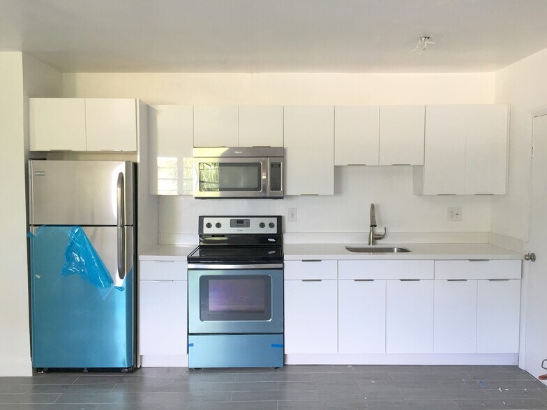 More Photos Of 13201 Memorial Hwy, North Miami Apartments For Sale