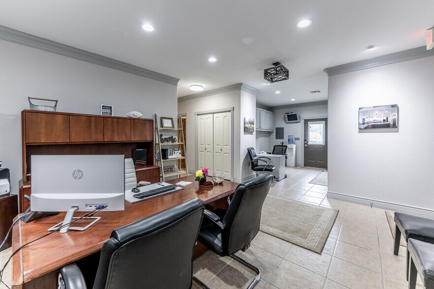 More Photos Of 101 Hidden Valley Cir, Huntsville Office For Sale