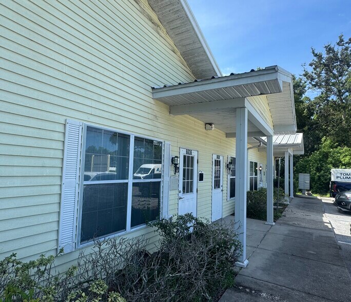 More Photos Of 6616-6636 Rowan Rd, New Port Richey Office For Lease