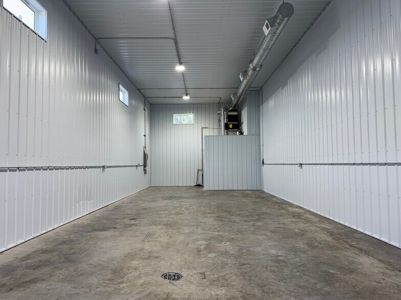 More Photos Of 26681 483rd Ave, Rowena Warehouse For Lease
