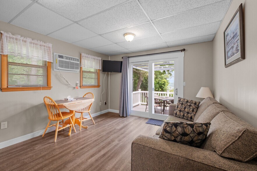 More Photos Of 291 Endicott St N, Laconia Hotel For Sale