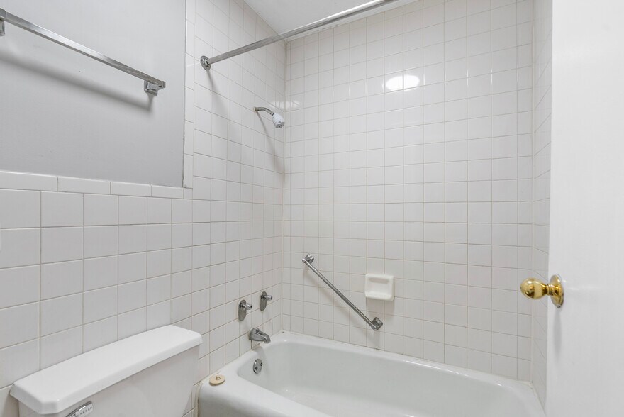 More Photos Of 855 Louisville Rd, Frankfort Apartments For Sale