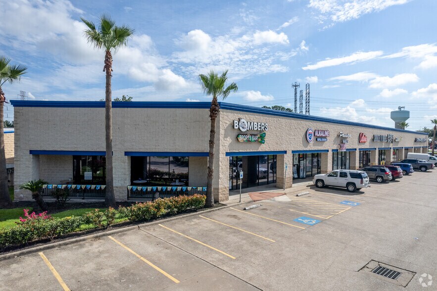 More Photos Of 15327 Gulf Fwy, Houston Unknown For Lease