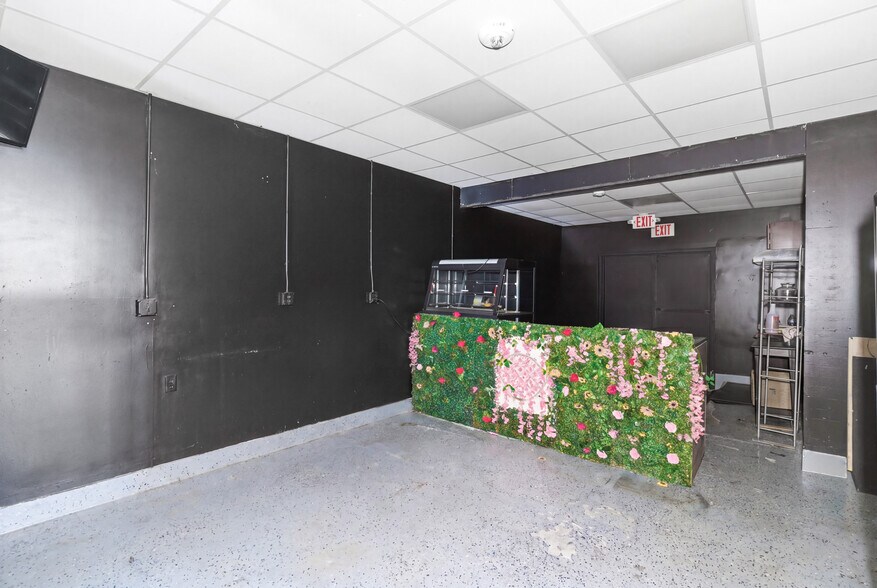 More Photos Of 99 Pulaski St, Newark Apartments For Sale