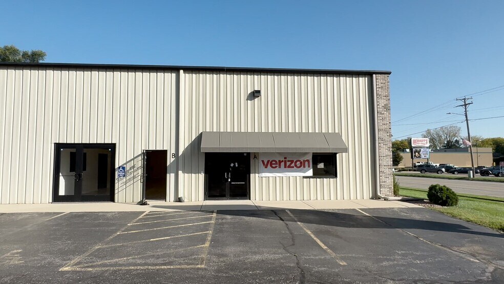 Primary Photo Of 517 N Lake Ave, Twin Lakes Showroom For Lease