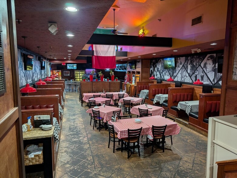 More Photos Of 14952 Pearl Rd, Strongsville Freestanding For Lease