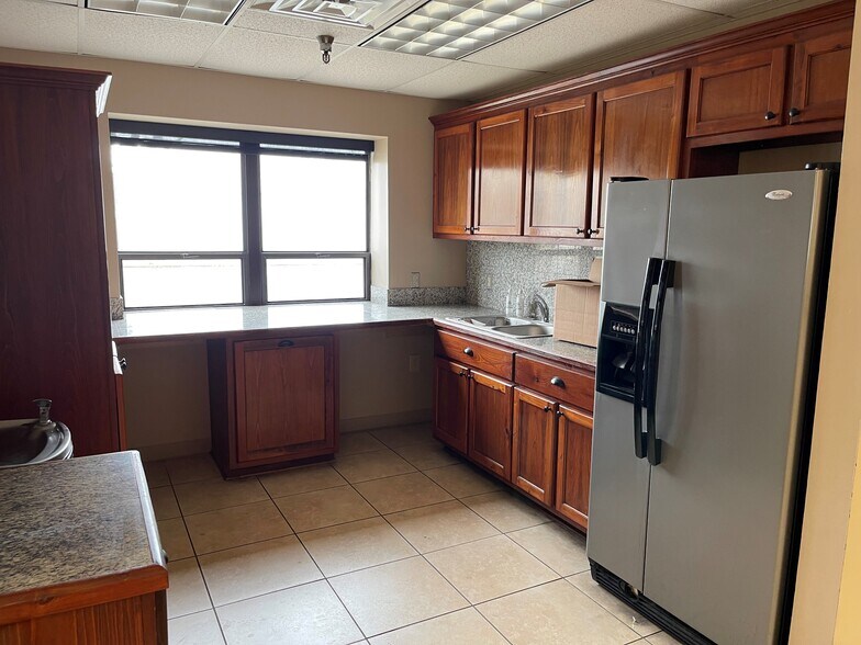 More Photos Of 5425 Florida Blvd, Baton Rouge Manufacturing For Sale