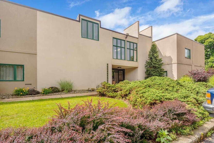 Primary Photo Of 401-423 Coventry Dr, Phillipsburg Medical For Sale