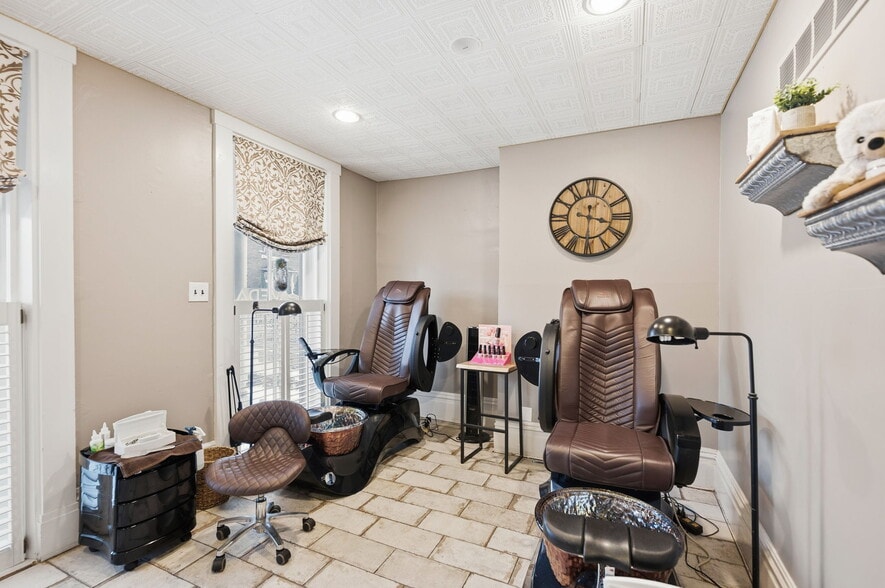 More Photos Of 8862 Cincinnati Dayton Rd, West Chester Office For Sale