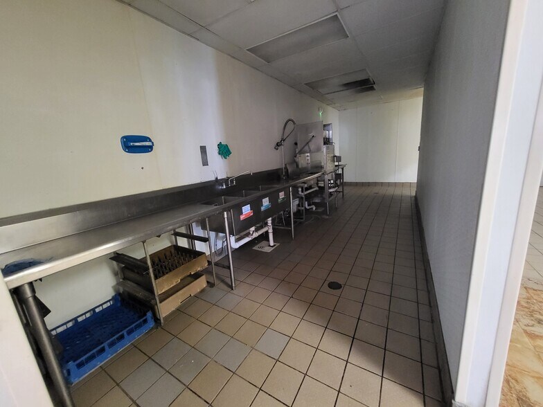 More Photos Of 648 S Neosho Blvd, Neosho Restaurant For Sale