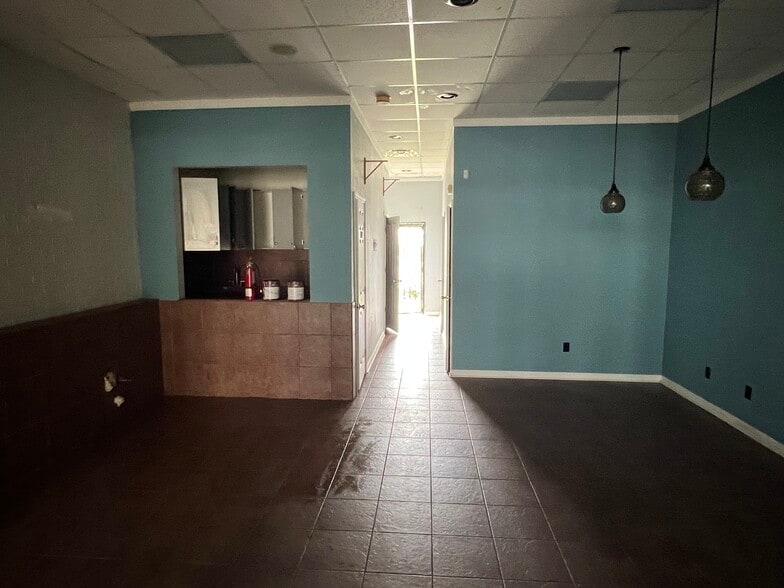 More Photos Of 4410 W Hillsborough Ave, Tampa Storefront Retail Office For Lease
