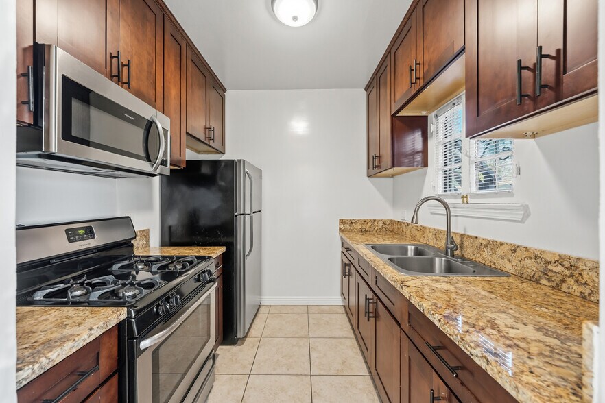 More Photos Of 2930 E 3RD St, Long Beach Apartments For Sale