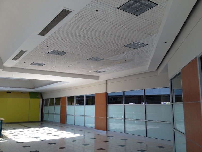 More Photos Of 785 Wonderland Rd S, London Freestanding For Lease