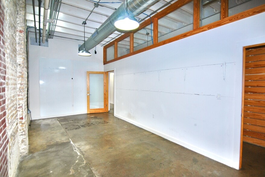 More Photos Of 1101 E 6th St, Austin Loft Creative Space For Lease
