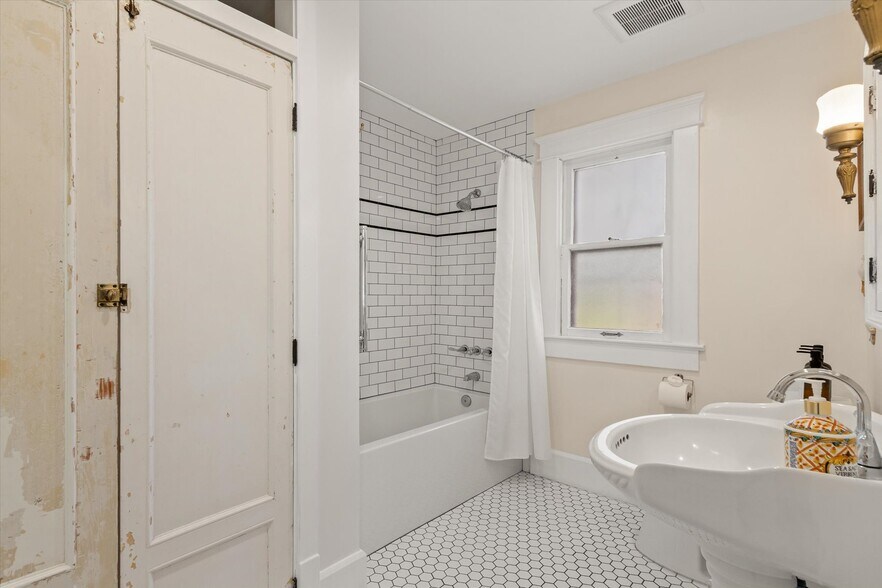 More Photos Of 16 Locust St, Saint Augustine Specialty For Sale