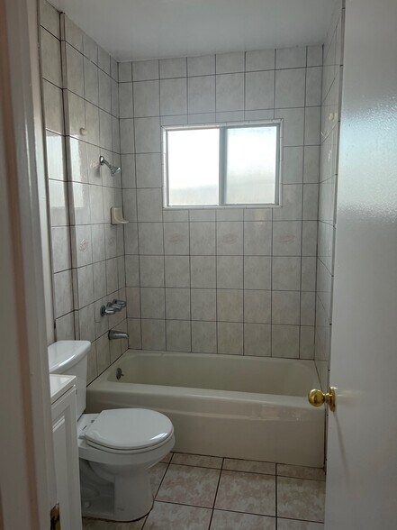 More Photos Of 16701 S Berendo Ave, Gardena Apartments For Sale