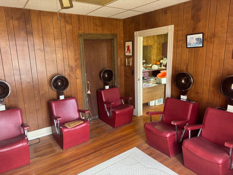 More Photos Of 223 N Main St, Dickson Flex For Sale