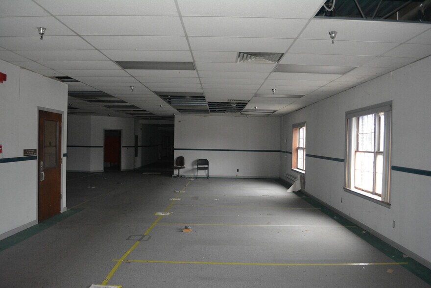 More Photos Of 111 E Broad St, South Whitley Warehouse For Sale