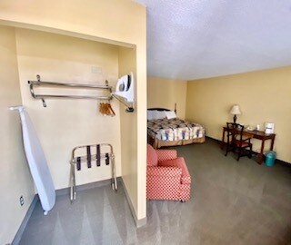 More Photos Of 529 S 4th St, Springfield Hotel For Sale