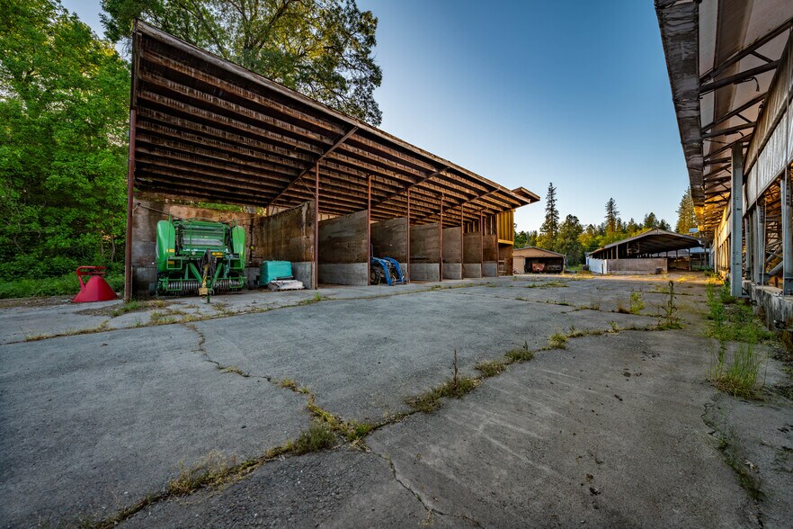 More Photos Of 6531 Lower River Rd, Grants Pass Specialty For Sale