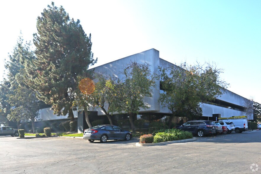 More Photos Of 550 E Shaw Ave, Fresno Office For Sale