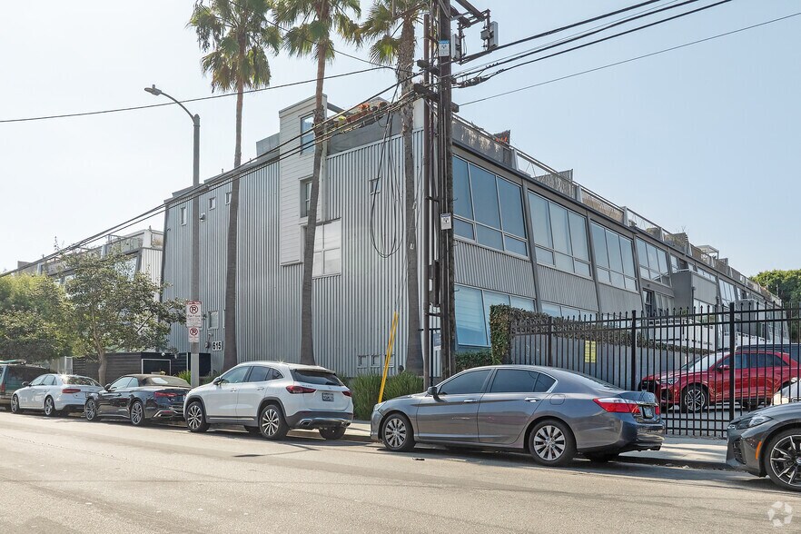 More Photos Of 615 Hampton Dr, Venice Apartments For Sale