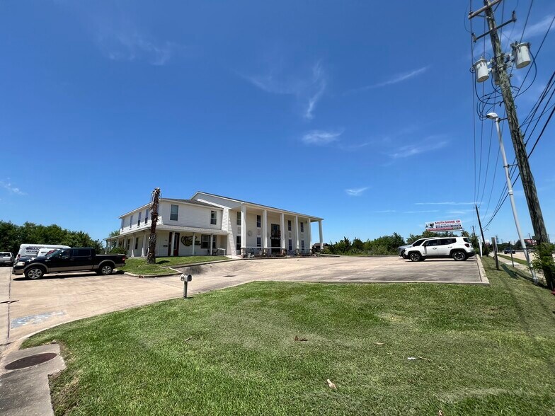 More Photos Of 770 Marina Bay Dr, Clear Lake Shores Freestanding For Sale