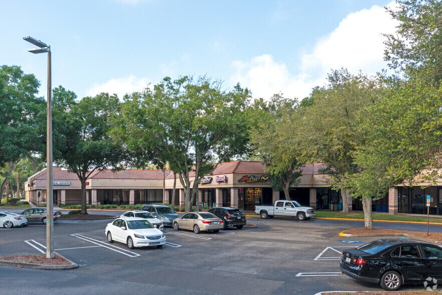 More Photos Of 3210-3248 Lithia Pinecrest Rd, Valrico General Retail For Lease