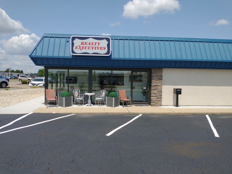 More Photos Of 1521 Randolph Rd, Janesville Medical For Lease