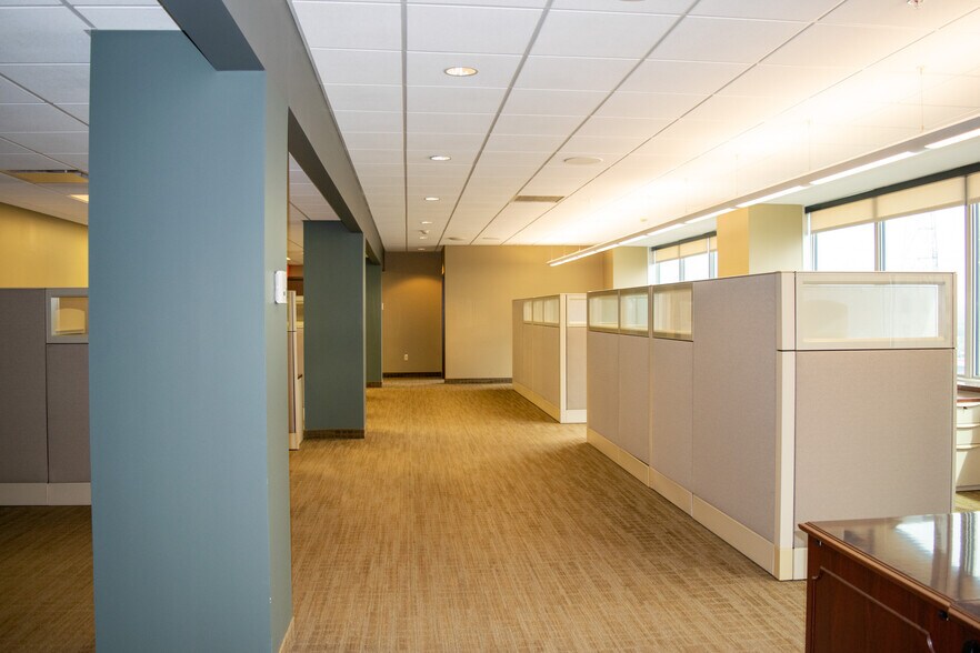 More Photos Of 10 Lafayette Sq, Buffalo Hotel For Lease