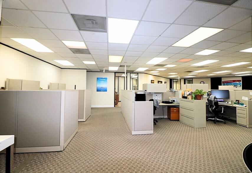 More Photos Of 6100 Corporate Dr, Houston Medical For Sale