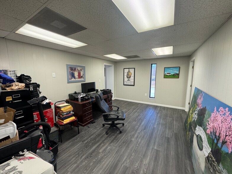 More Photos Of 103 N Highway 25 Byp, Greenville Warehouse For Sale