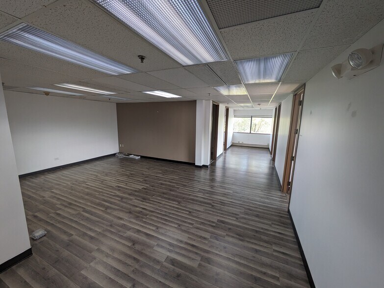 More Photos Of 20280 Governors Dr, Olympia Fields Unknown For Lease