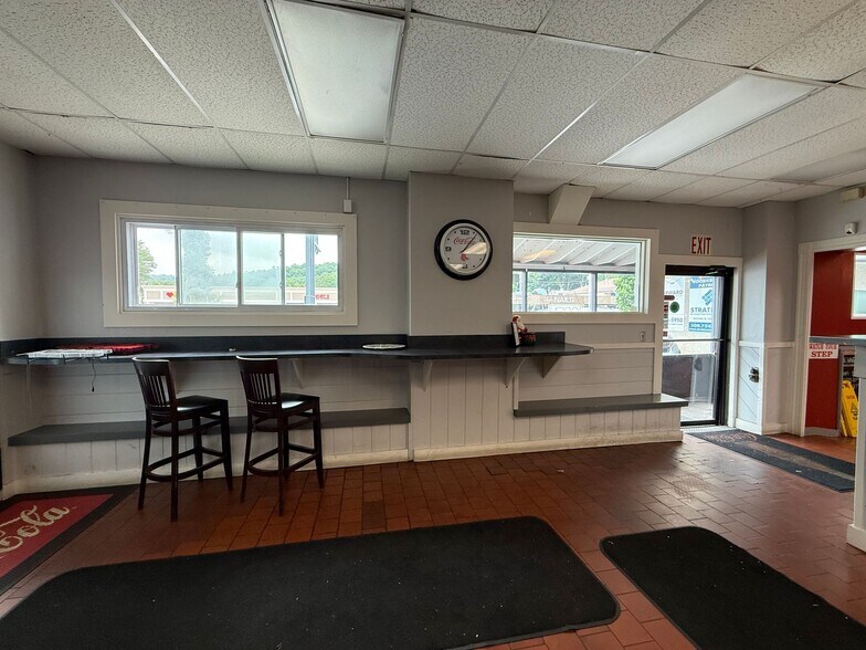 More Photos Of 643 Chandler St, Worcester Restaurant For Lease