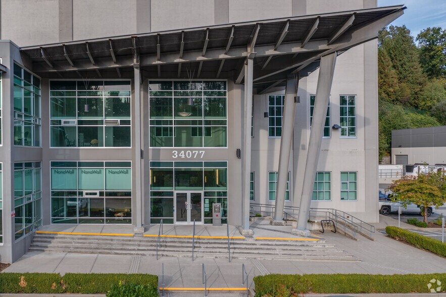 More Photos Of 34077 Gladys Ave, Abbotsford Office For Lease