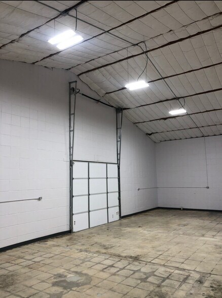 More Photos Of 2118 Mannix Dr, San Antonio Showroom For Sale