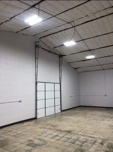 More Photos Of 2118 Mannix Dr, San Antonio Showroom For Sale