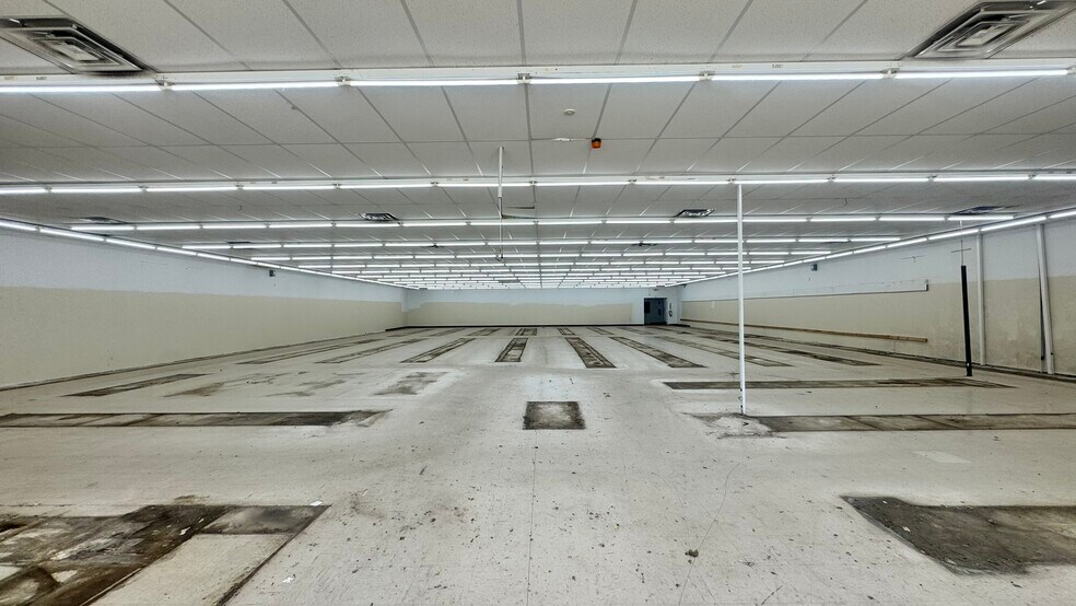 More Photos Of 1381 Main St, Edmore General Retail For Sale