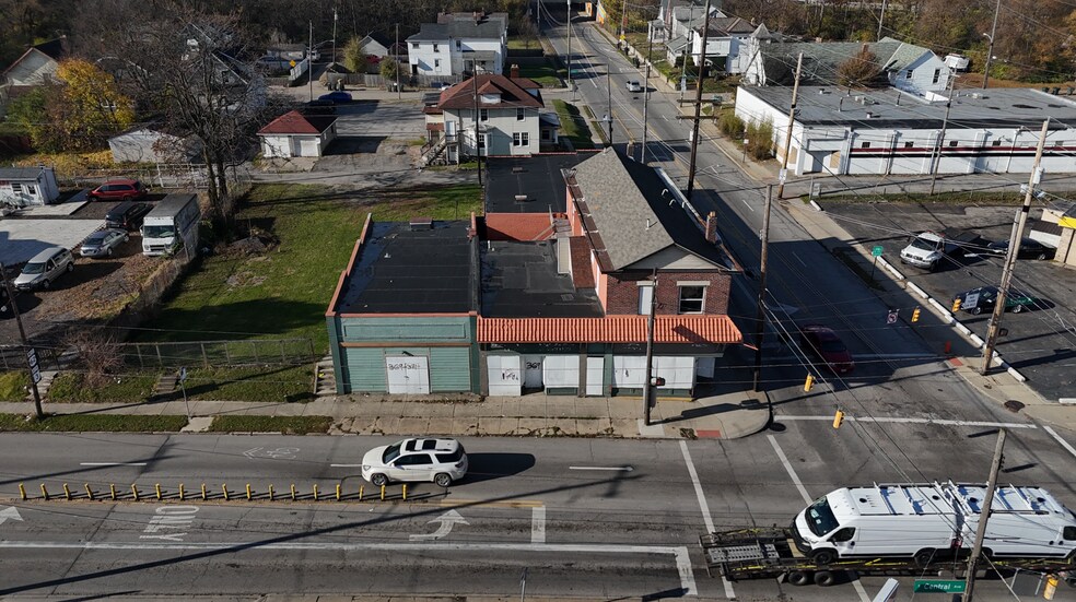 More Photos Of 369-371 S Central Ave, Columbus Bar For Sale
