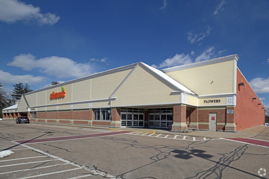 Primary Photo Of 65 Main St, Medway Unknown For Lease