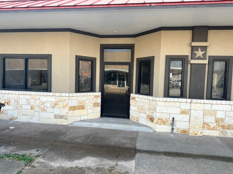 More Photos Of 138 Live Oak St, Marlin Storefront Retail Office For Sale
