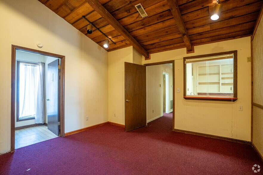 More Photos Of 1515 Huffman Rd, Center Point Unknown For Lease